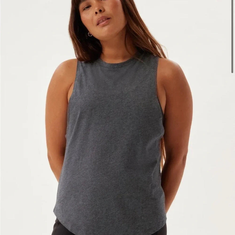 NWT Girlfriend Collective Charcoal Heather Recycled Cotton Muscle Tee - Size M‌ - Picture 9 of 10